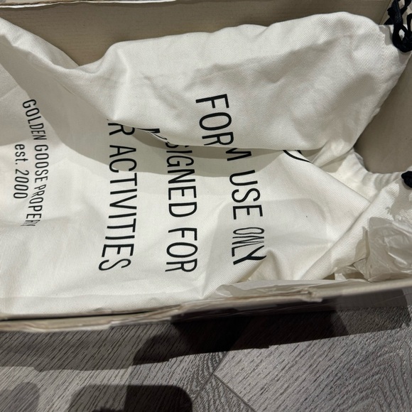 Golden Goose Sneakers - Picture 5 of 6